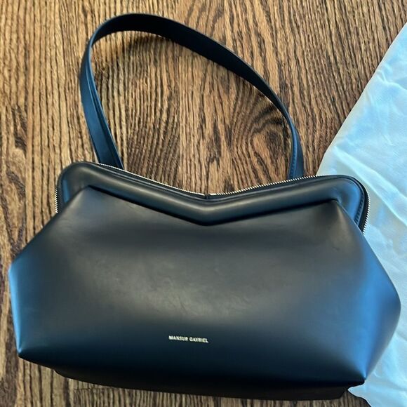 M Frame Leather Shoulder Bag
Mansur Gavriel Color: Black/ Flamma - Picture 9 of 16